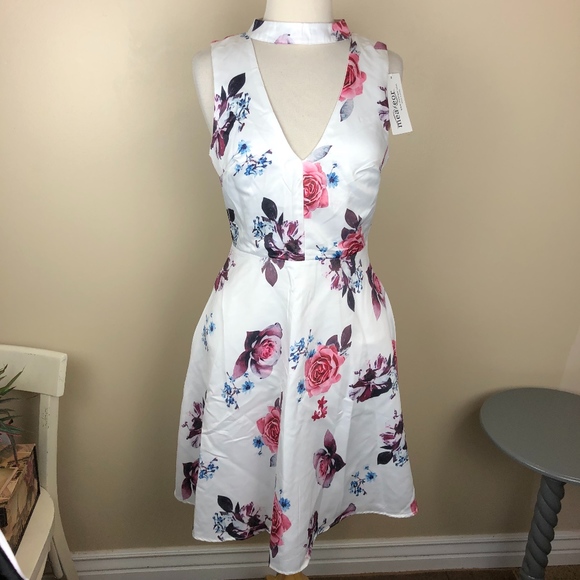 measeor Dresses & Skirts - NWT Measeor dress cute floral white satin sz. S